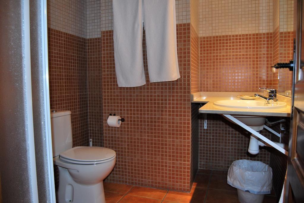 La Piedra Del Mediodia Hotel Cirat Phòng bức ảnh