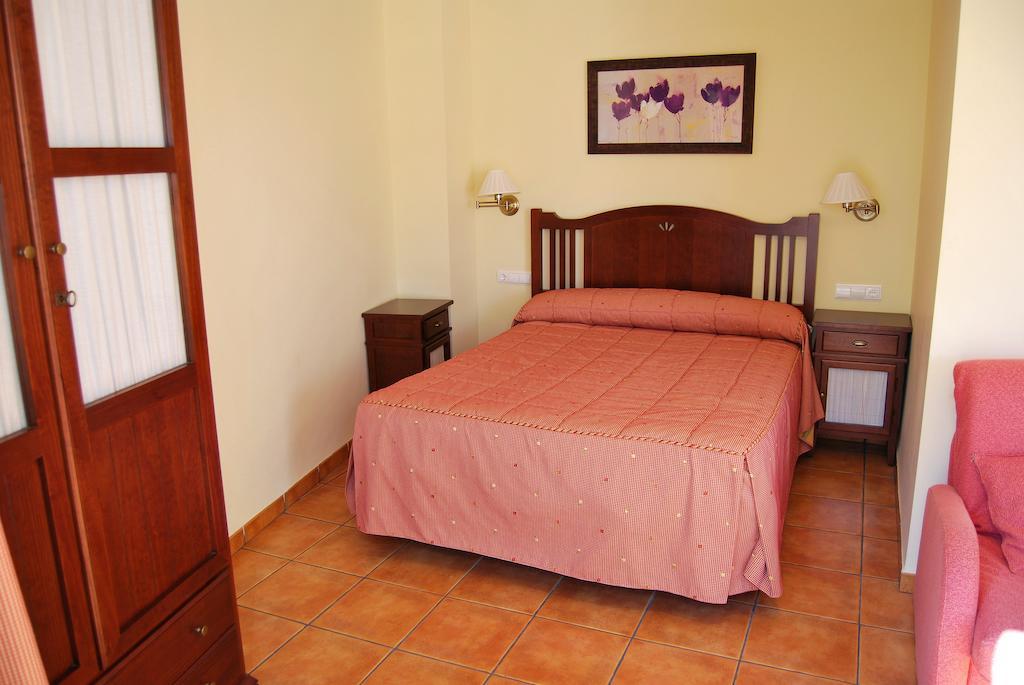 La Piedra Del Mediodia Hotel Cirat Phòng bức ảnh