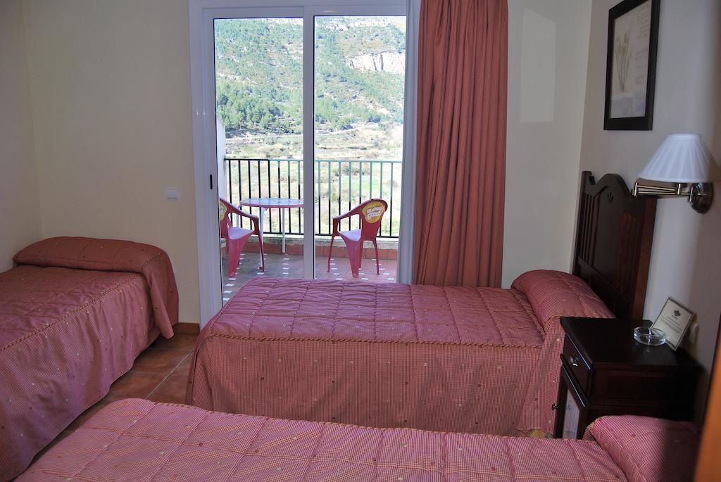 La Piedra Del Mediodia Hotel Cirat Phòng bức ảnh