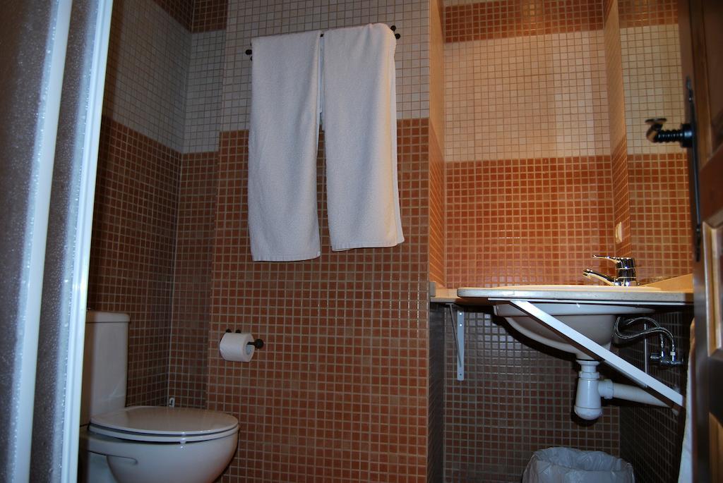 La Piedra Del Mediodia Hotel Cirat Phòng bức ảnh