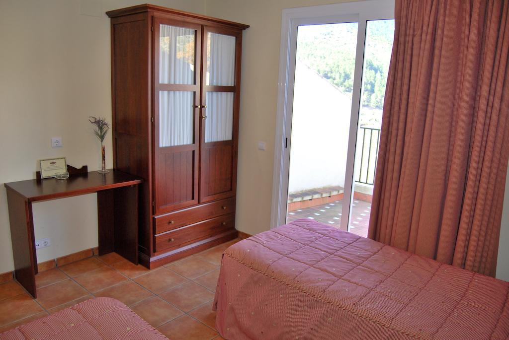 La Piedra Del Mediodia Hotel Cirat Phòng bức ảnh