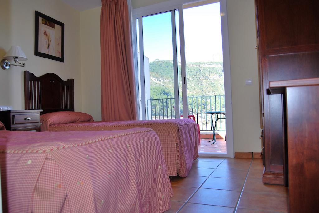 La Piedra Del Mediodia Hotel Cirat Phòng bức ảnh