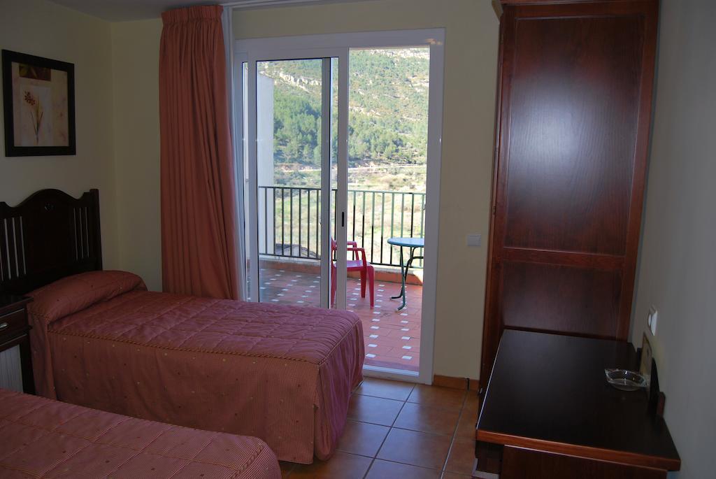 La Piedra Del Mediodia Hotel Cirat Phòng bức ảnh
