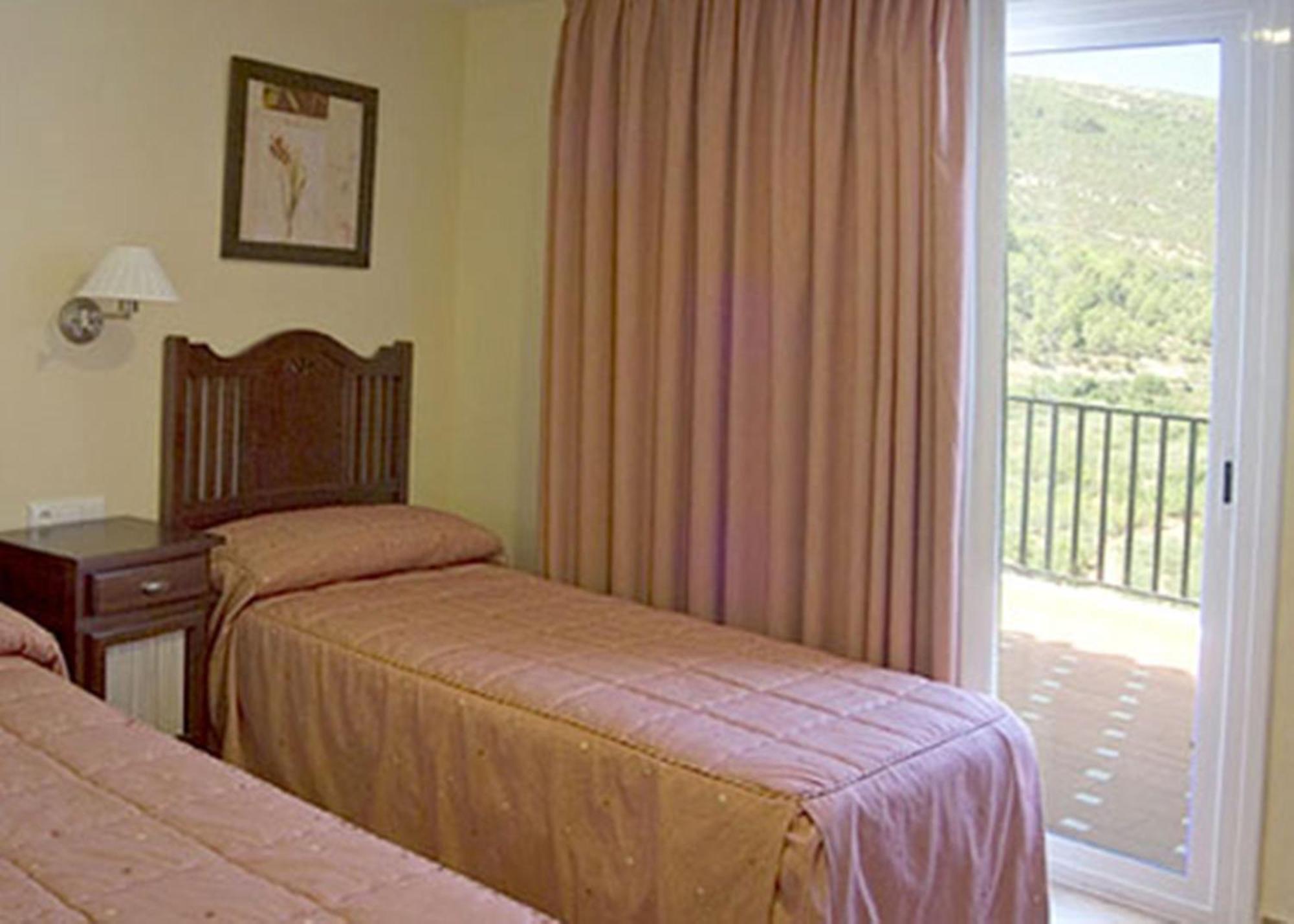 La Piedra Del Mediodia Hotel Cirat Ngoại thất bức ảnh
